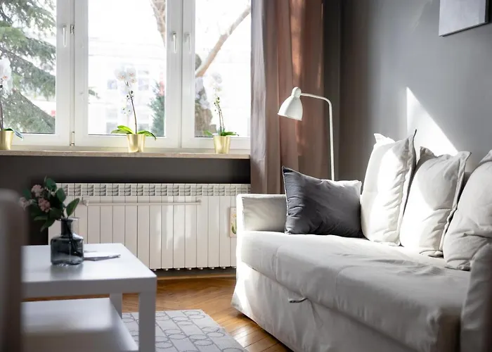 Saska Kepa Modern Apartment